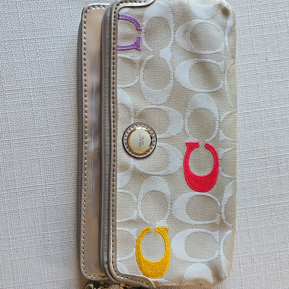 Pre-Loved Coach Poppy Double Zip Wallet/Wristlet – Cream 'C' Pattern with Gold T
